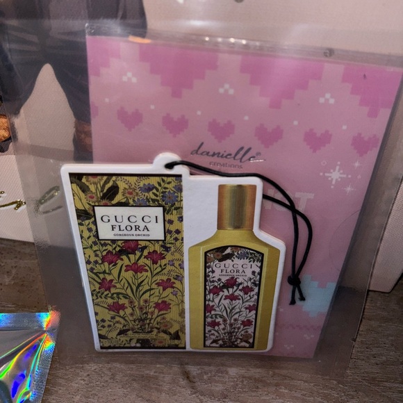 4 Piece Bundle! XOXO Wallet, Lip Gloss, Lip Mask, Air Freshie - Picture 4 of 5